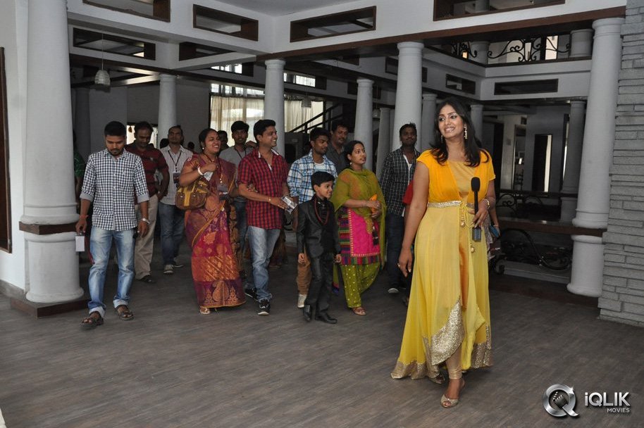 Nagarjuna-Meets-Docomo-Manam-Contest-Winners